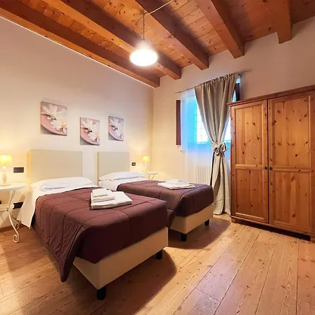 Farm stay Agriturismo Corte Pellegrini *