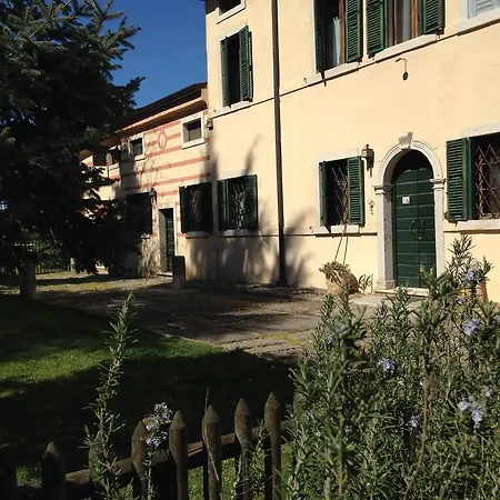 Agriturismo Corte Pellegrini Farm stay