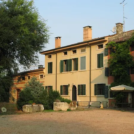 Farm stay Agriturismo Corte Pellegrini *
